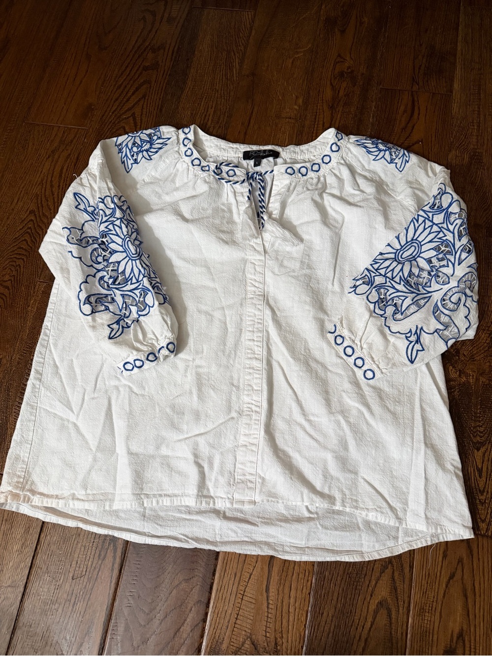 RD & KOKO White Peasant Top with Blue Floral Embroidery Size L
